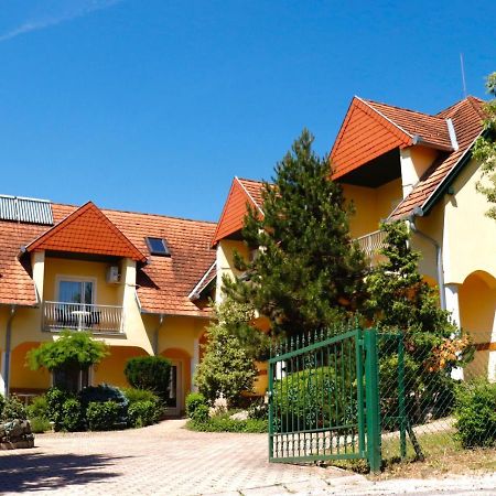 Hotel Wagner Panzió Cserszegtomaj Exterior foto