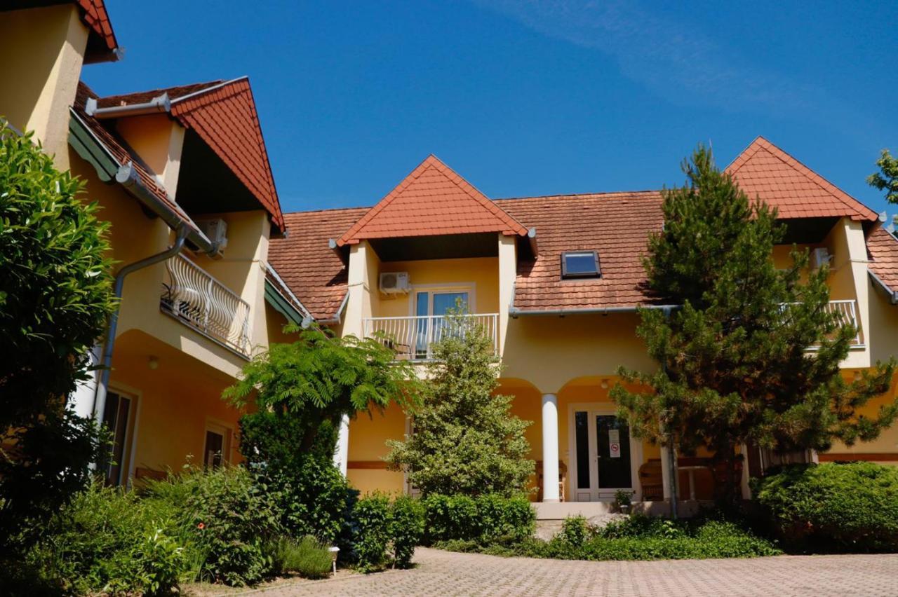 Hotel Wagner Panzió Cserszegtomaj Exterior foto