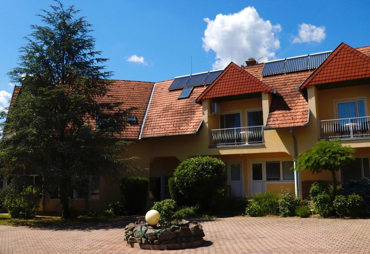Hotel Wagner Panzió Cserszegtomaj Exterior foto