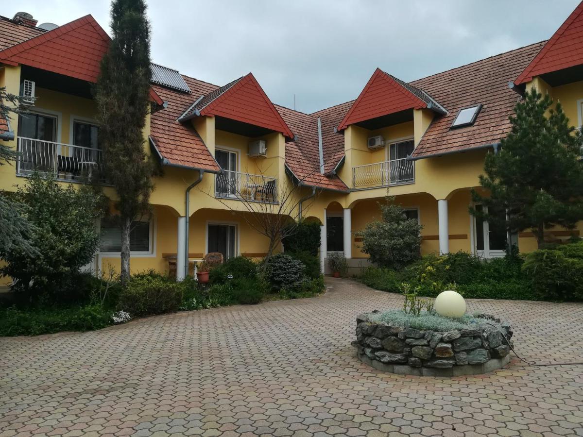 Hotel Wagner Panzió Cserszegtomaj Exterior foto